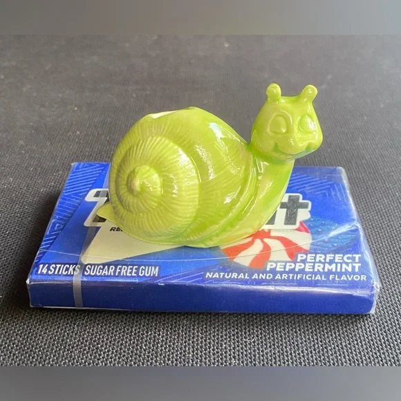 Chartreuse Snail XL Ceramic Bead Vintage 70s 80s Craft DIY - Picture 5 of 5